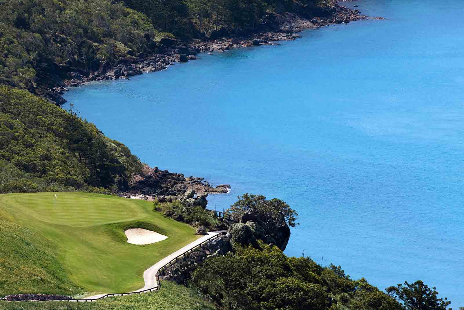 The challenging 16th hole on Hamilton Island’s golf course on Dent Island | Top 10 things to do on Hamilton Island