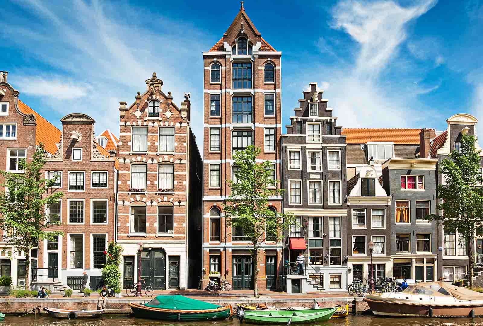 Canal houses in Amsterdam | Exploring Amsterdam by bike