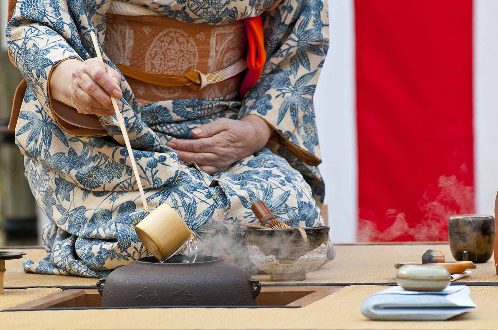 Experience a tea ceremony on a transit tour in Tokyo | 5 of the best tours in transit