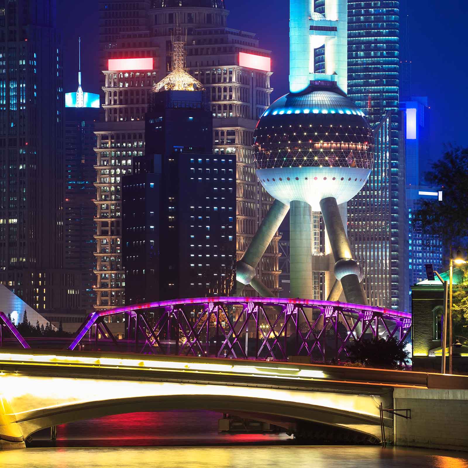 Garden Bridge crosses between new and old Shanghai 