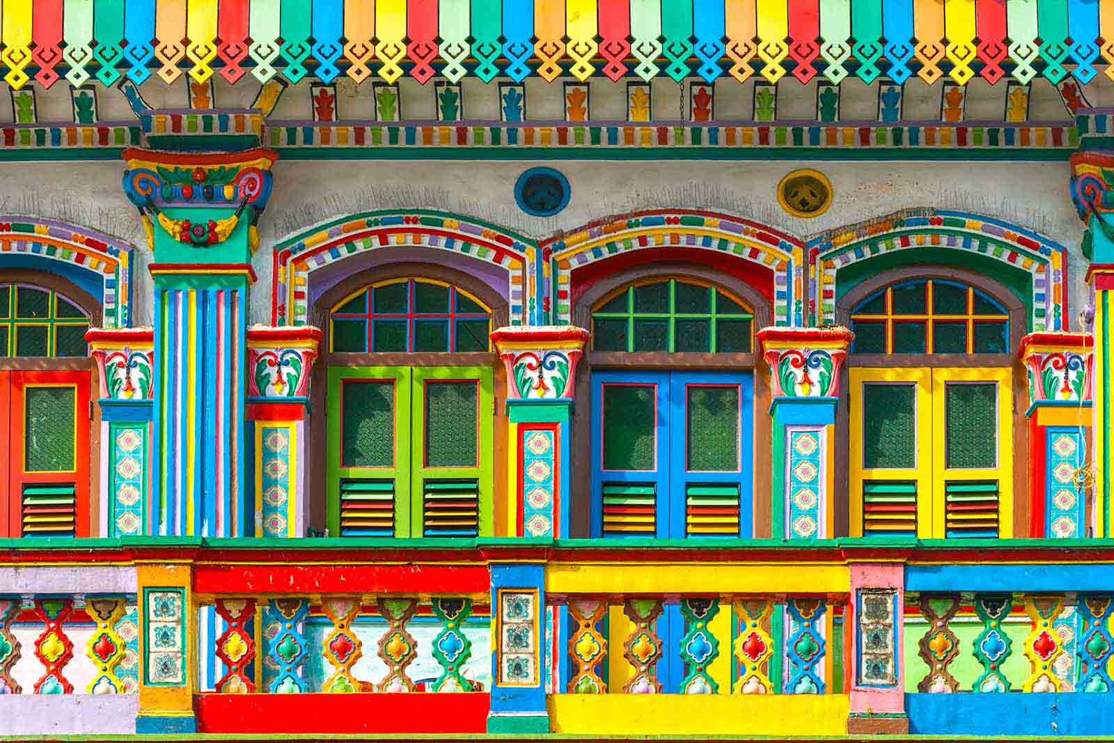 Colourful buildings in little India, Singapore | Top reasons to visit Singapore