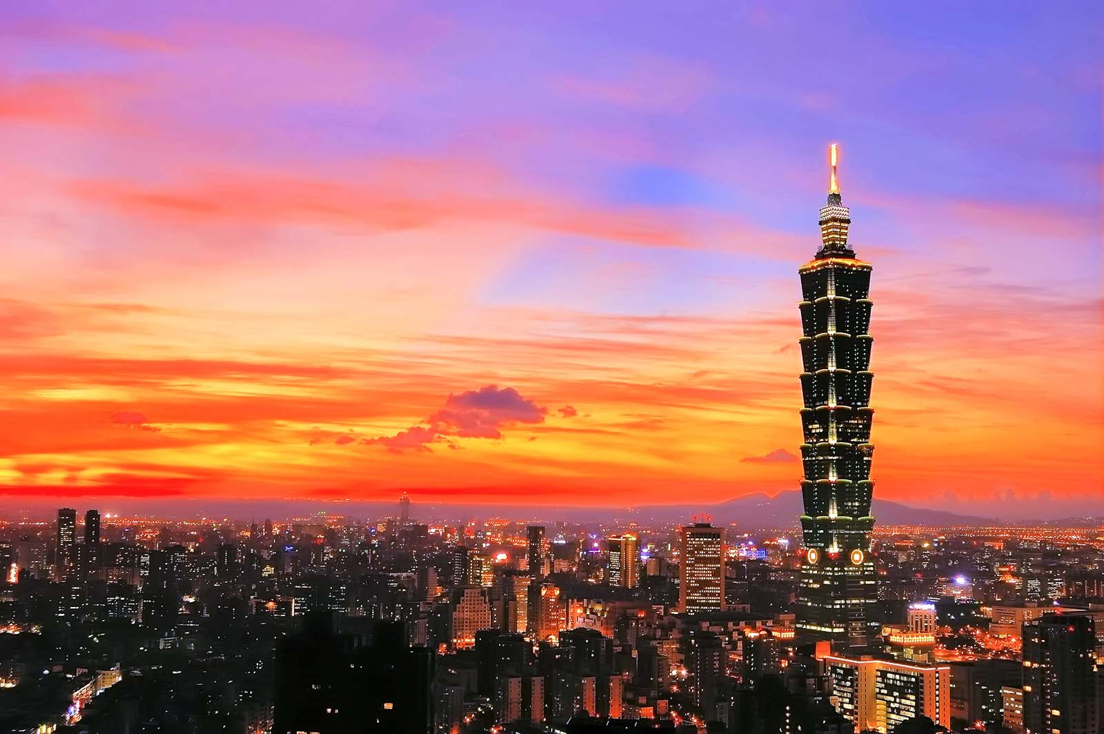 The towering Taipei 101, Taiwan | 5 of the best tours in transit