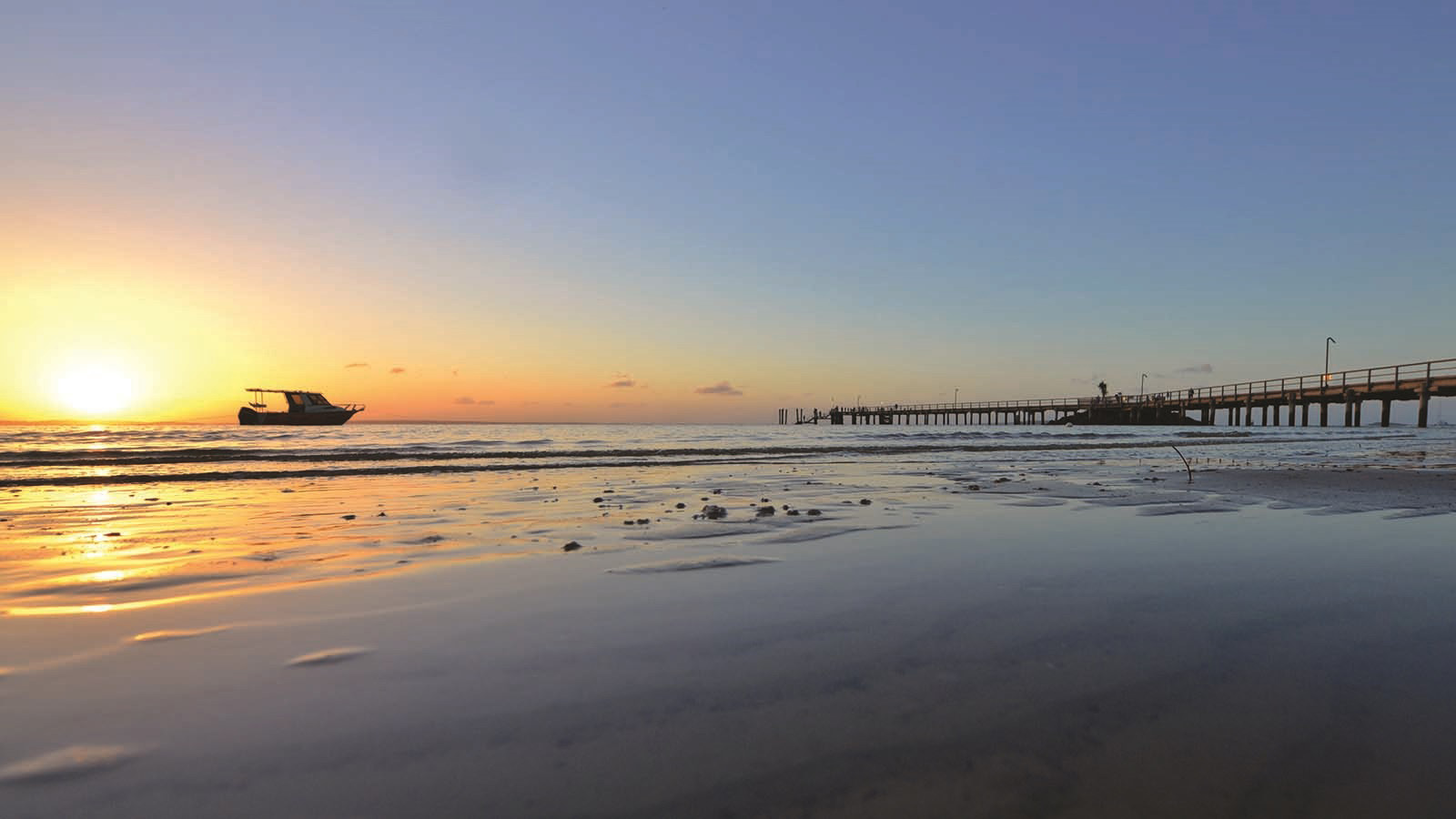 A Kingfisher Bay sunset | 10 reasons to visit Fraser Island