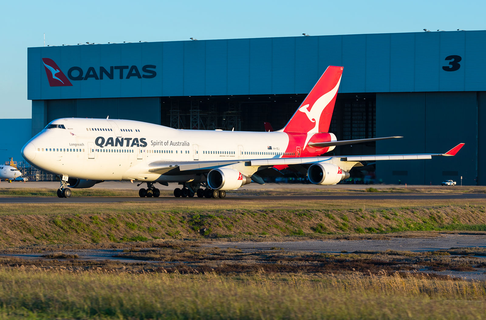 qantas liquids in checked baggage