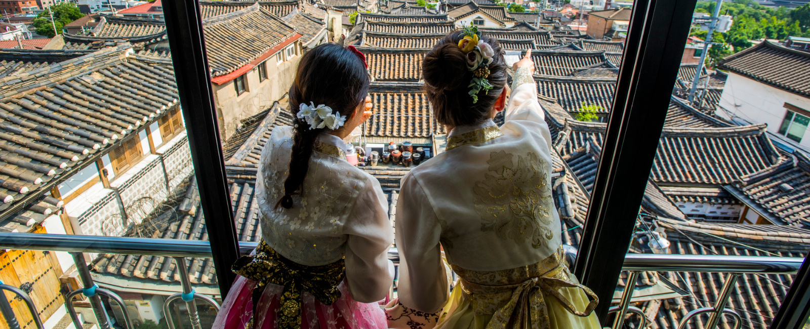 Children wearing traditional Korean Hanboks