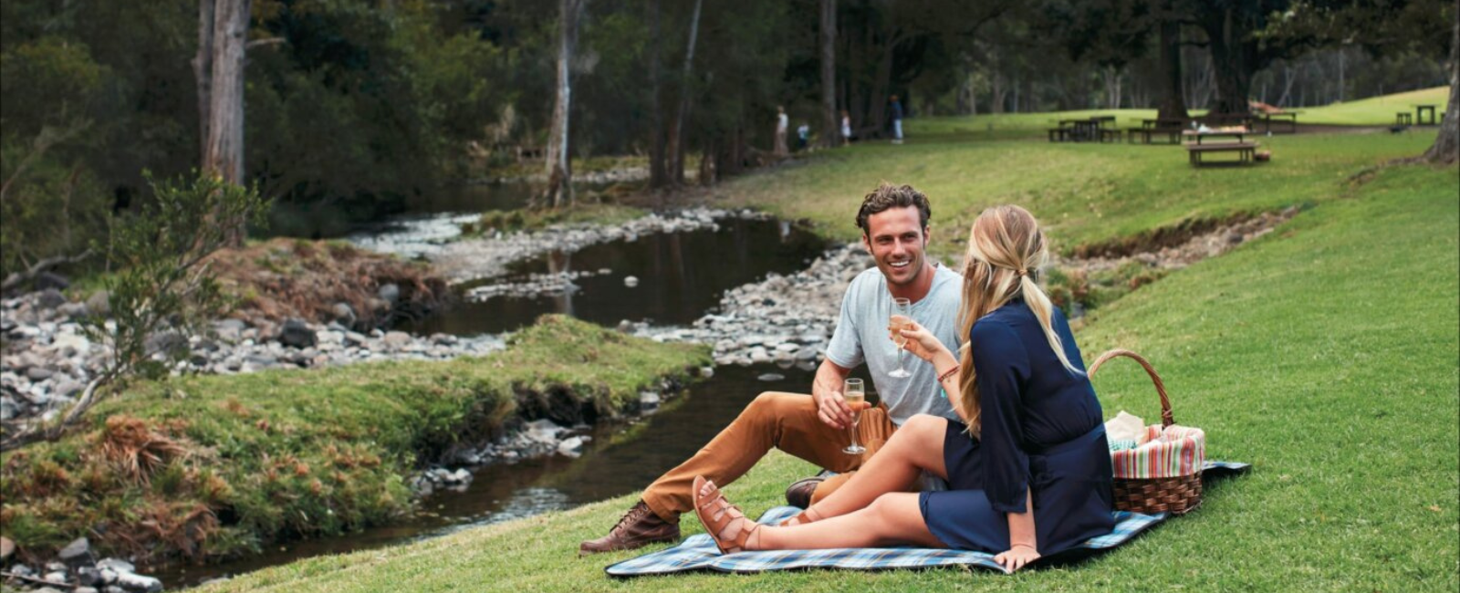 Two people picnicking at Canungra Vineyards