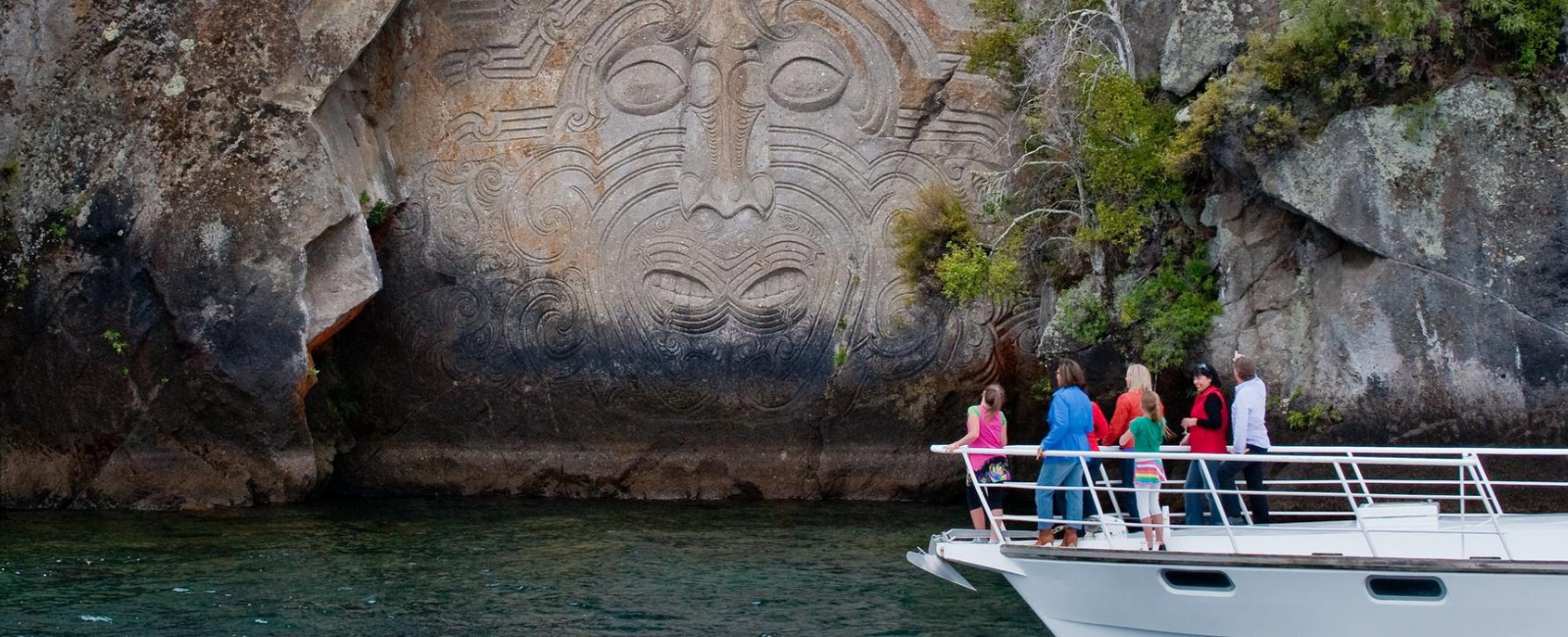 Maori carving along Lake Taupo