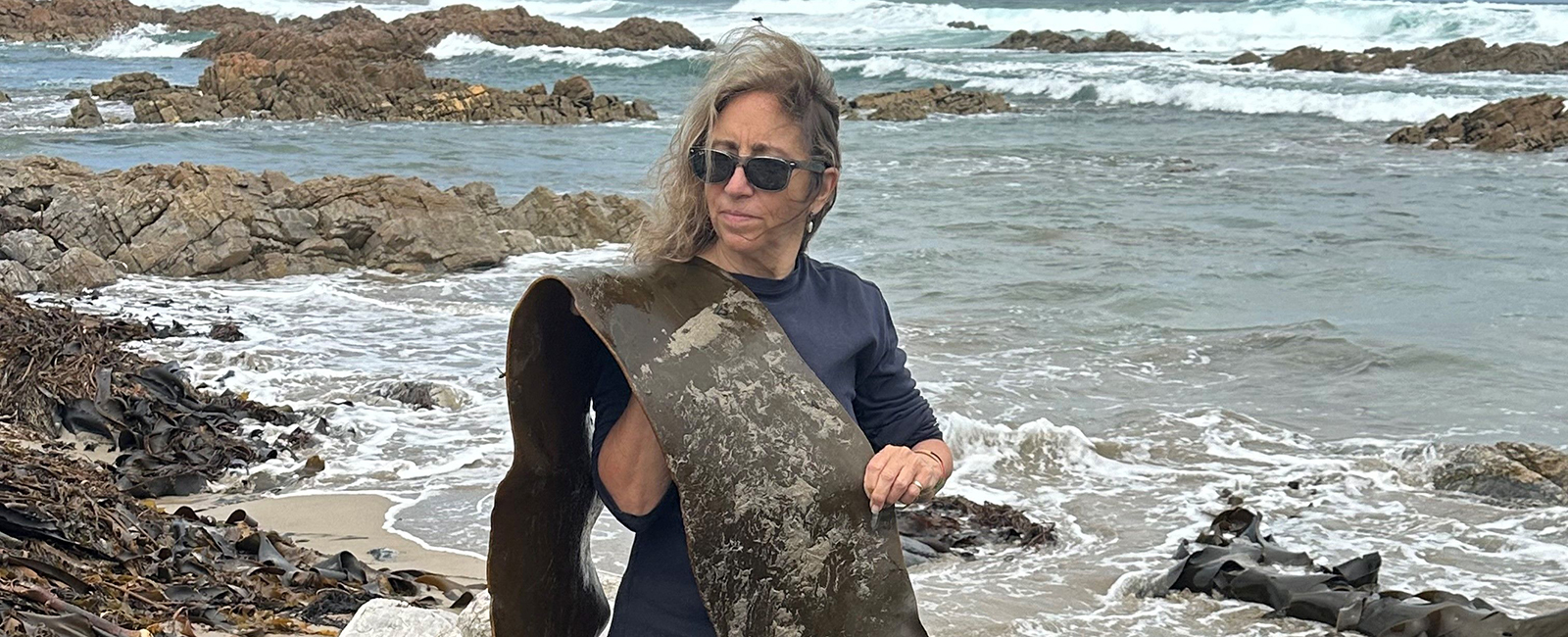 Artist Mandy Quadrio with bull kelp in Lutruwita/Tasmania, 2025 / Photograph: Jan Oliver Artist Mandy Quadrio with bull kelp in Lutruwita/Tasmania, 2025 / Photograph: Jan Oliver
