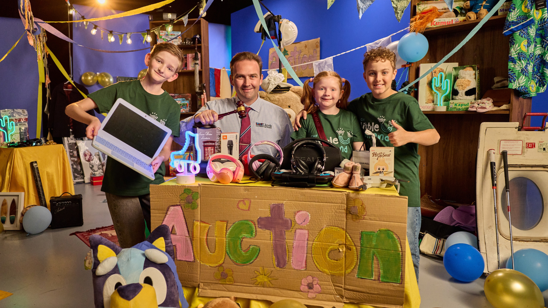 Children's Hospital Foundation kids and Lloyd's auctioneer