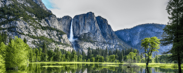 Lake and mountains at Yosemite National Park