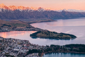 Queenstown lake and mountains