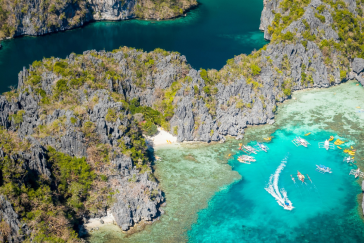 Boat tour in Palawan