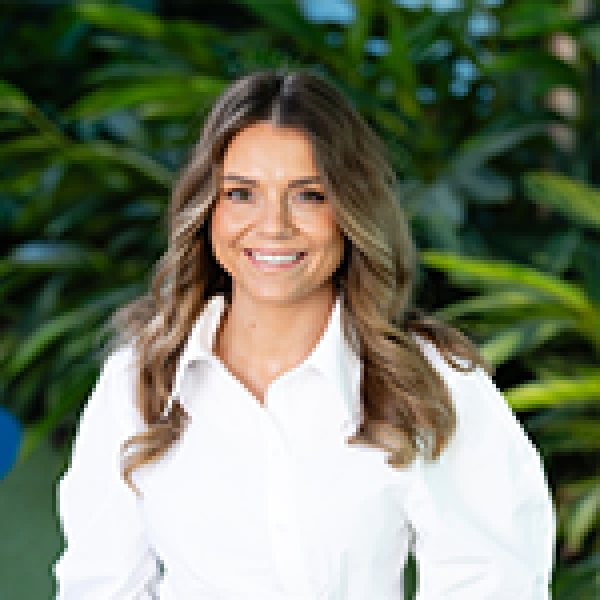 Rebecca Steinmuller Head Shot